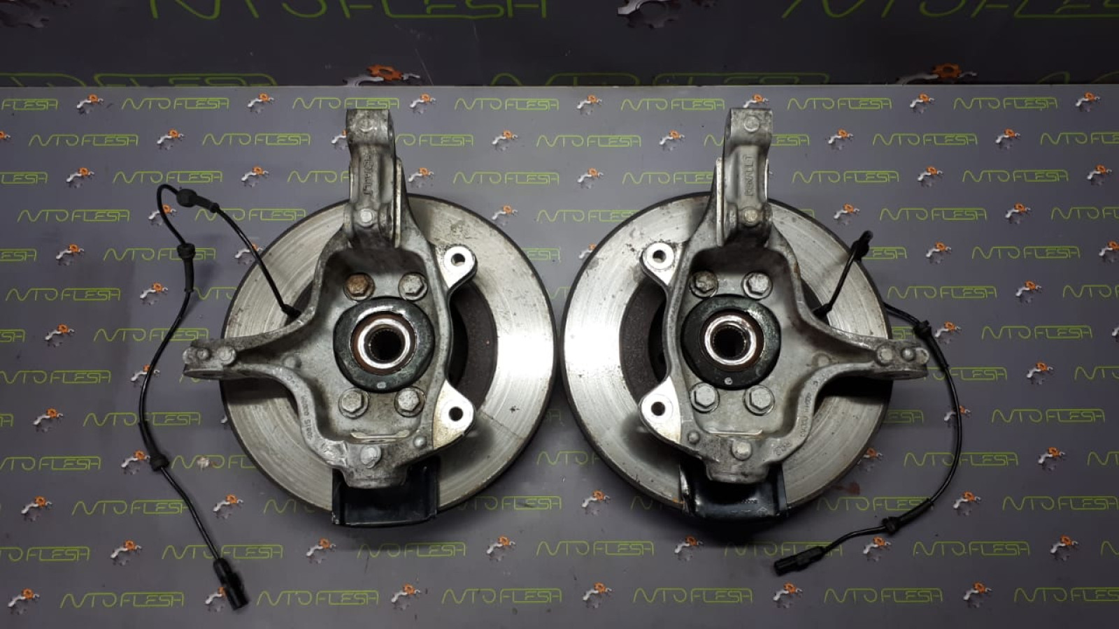 Б/у кулак поворотный/ цапфа 400150006R 2.0 dCi для Renault Laguna III