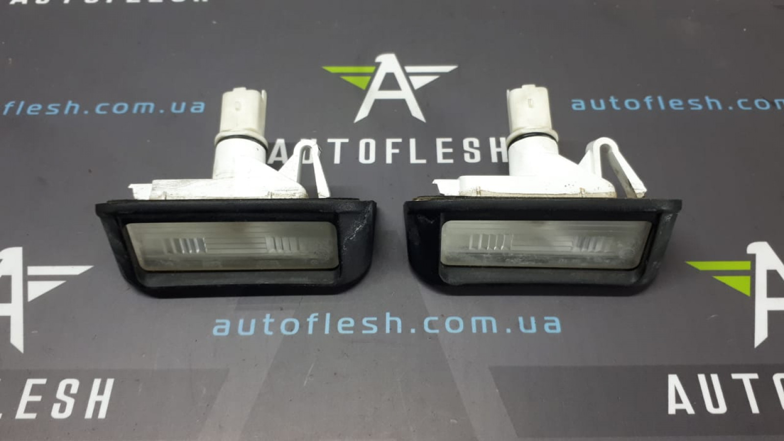 Б/у подсветка номера 3202000531, 9683421680 для Citroen Berlingo/ Peugeot Partner