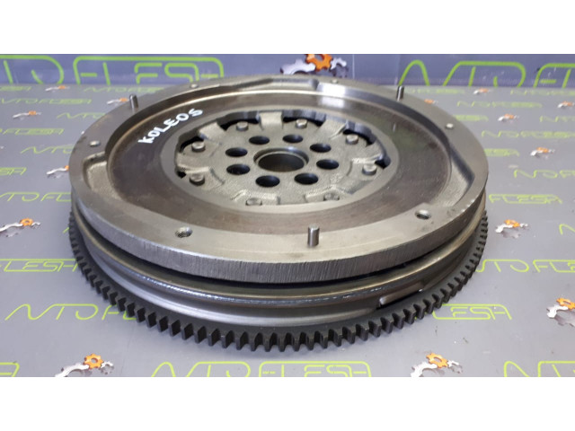 Б/у маховик демпферный 8200620330 2.0 dCi для Nissan/ Renault Б/у маховик демпферный 8200620330 2.0 dCi для Nissan/ Renault