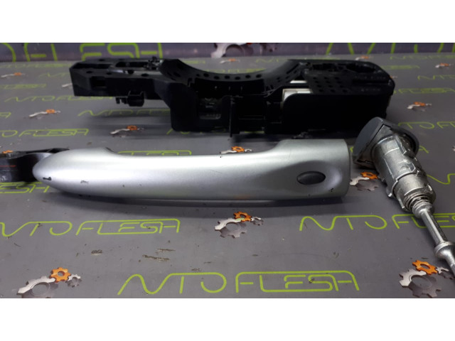 Б/у ручка передней левой двери 806070033R для Renault Grand Scenic III/ Megane III/ Scenic III Б/у ручка передней левой двери 806070033R для Renault Grand Scenic III/ Megane III/ Scenic III
