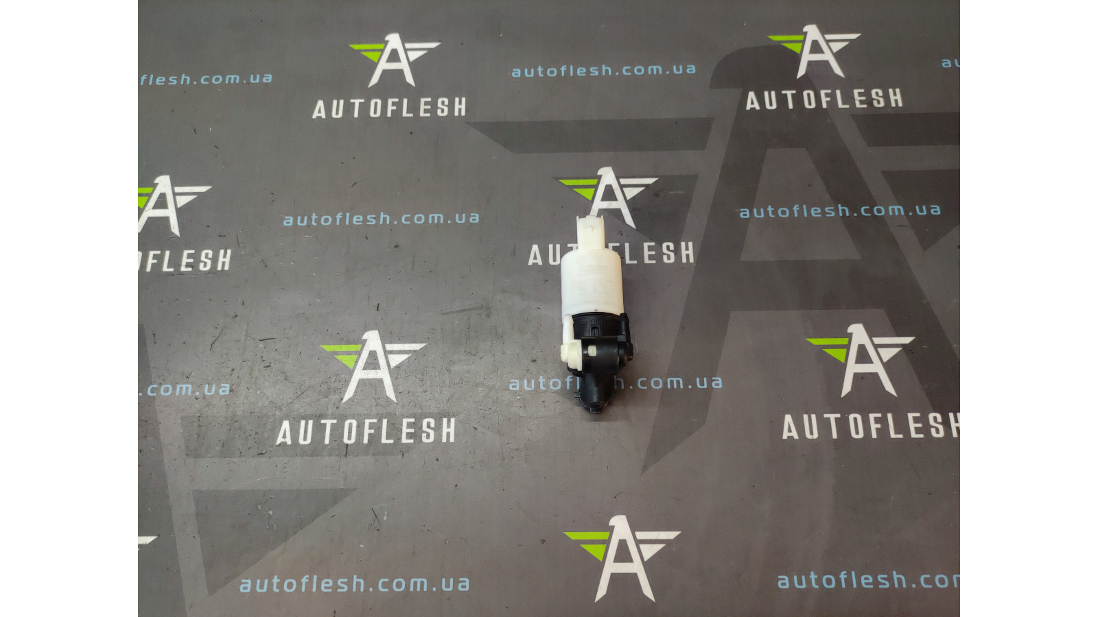 Б/у насос омывателя 8200067015 для Citroen/ Nissan/ Opel/ Peugeot/ Renault Б/у насос омывателя 8200067015 для Citroen/ Nissan/ Opel/ Peugeot/ Renault